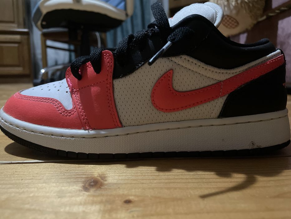 Adidasi nike Air Jordan 1 Low SE Infrared Limited Edition