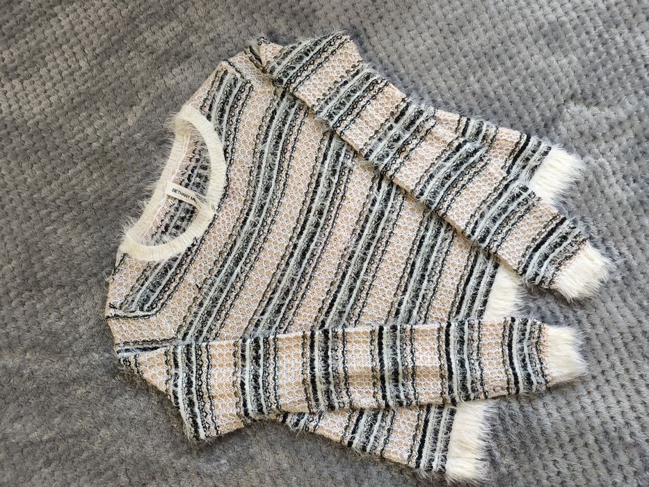 Pulover pufos de damă mărimea S