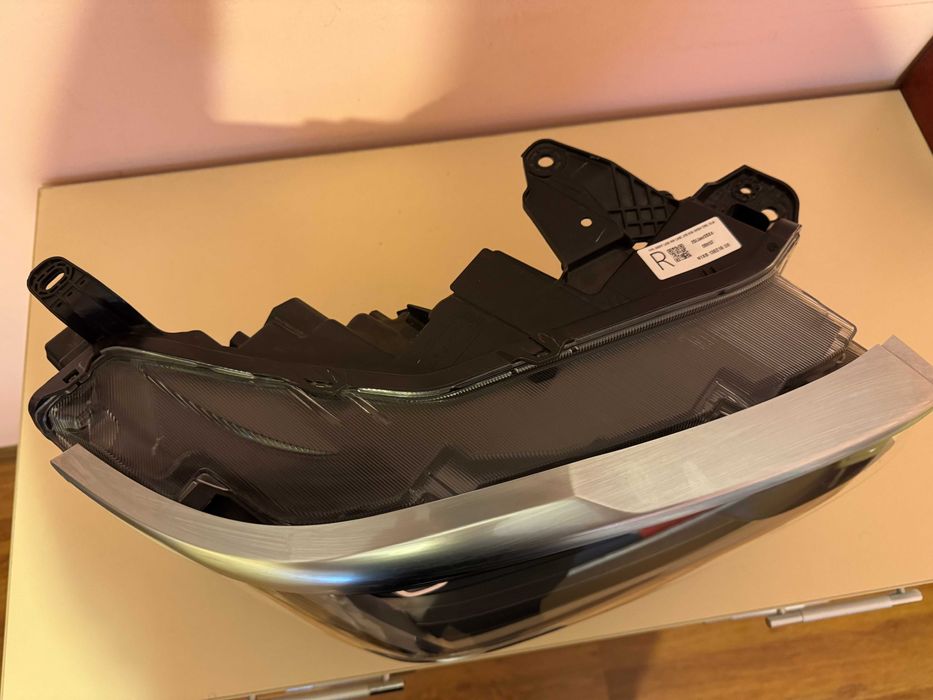 Оригинален десен фар за VW Amarok 2022-2025 IQ.Light (N1XB13E016DE).