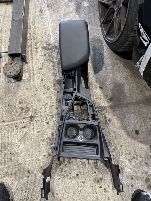 Подлакътник бмв ф20 ф21 ф22 bmw f20 f21 f22 барче с подклакътник