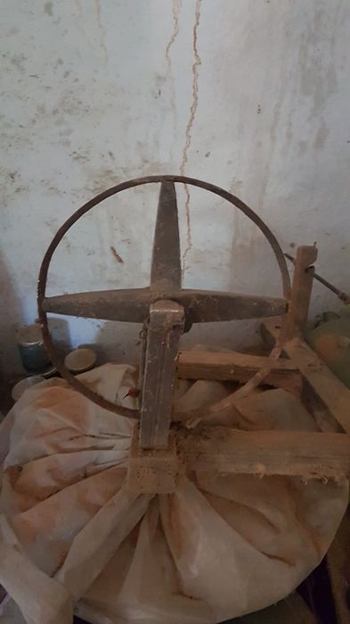 Стар дървен чекрък