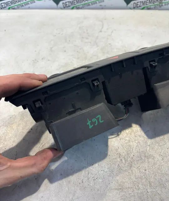 Grila ventilatie bord centru Opel Meriva 2004 1.7 CDTI MT (75 hp)