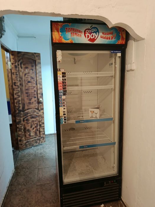 Продам торговую витрину и холодильник для напитков