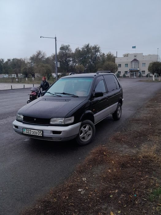 Мицубиси Спейс Рунер