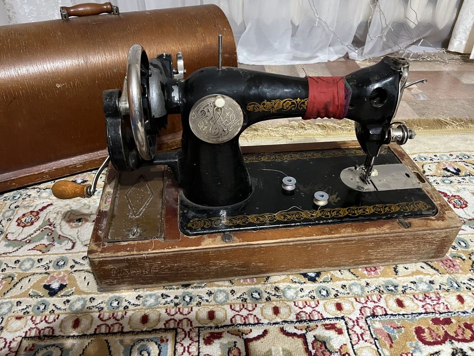 Продам швейную машинку