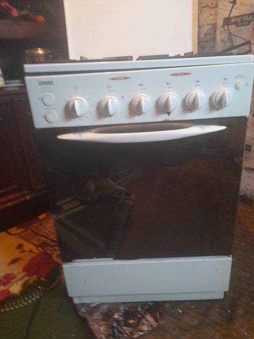 Am un aragaz de vânzare preț 450 lei