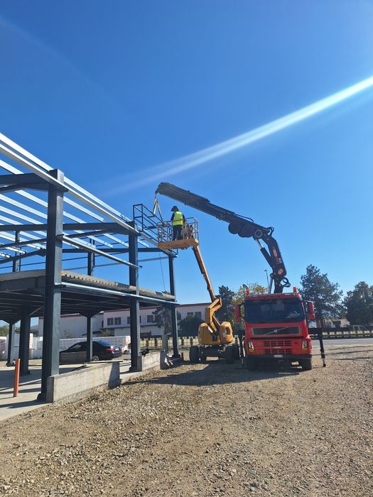 Închiriez buldoexcavator autocamion macara excavator camion 8x4