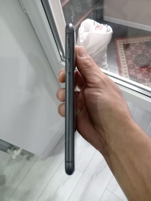 Продам iphone 11 в идеальном состоянии 128 gd, акб 71