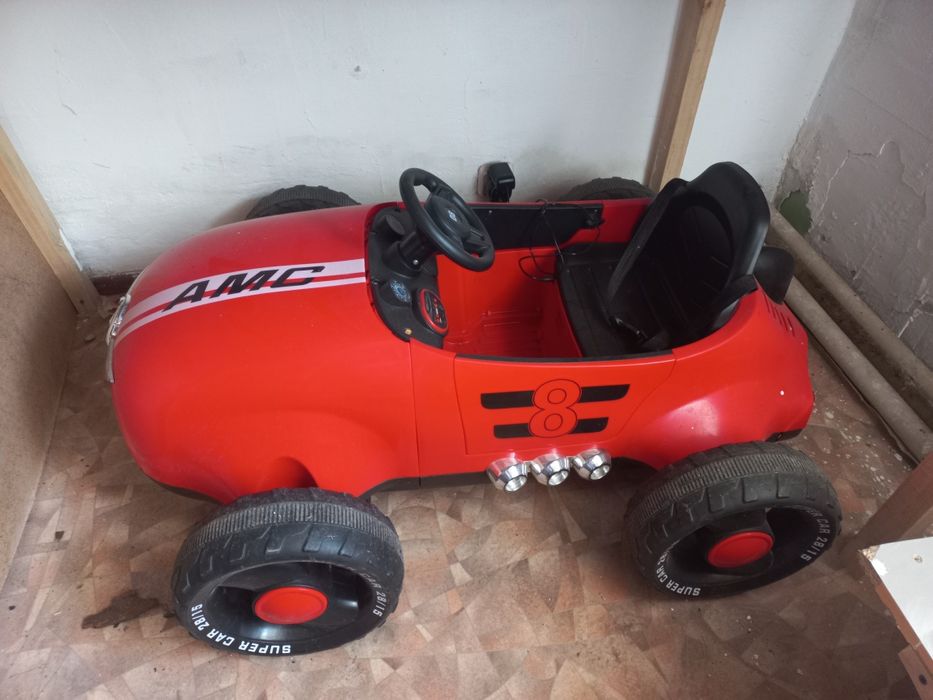 Продам машину AMG детскую.