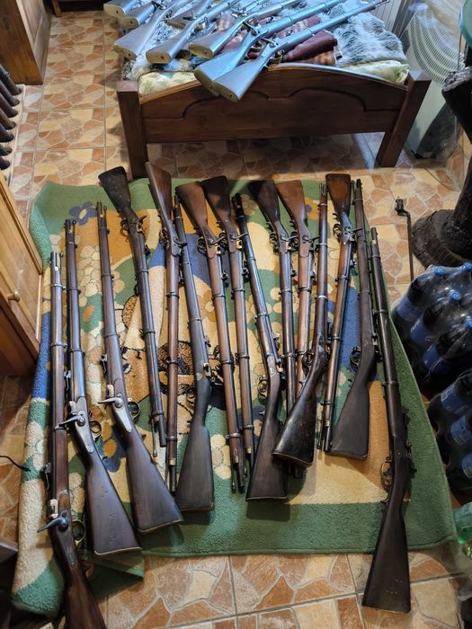 Автоматична пушка, револвер, пистолет. Масивни нестрелящи реплик