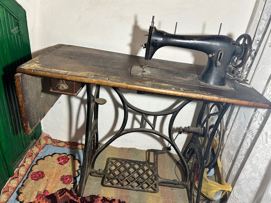 Mașină de cusut Naumann, funcțională