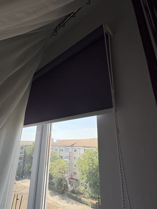 Rulou interior mov opac ( nu trece lumina prin el)