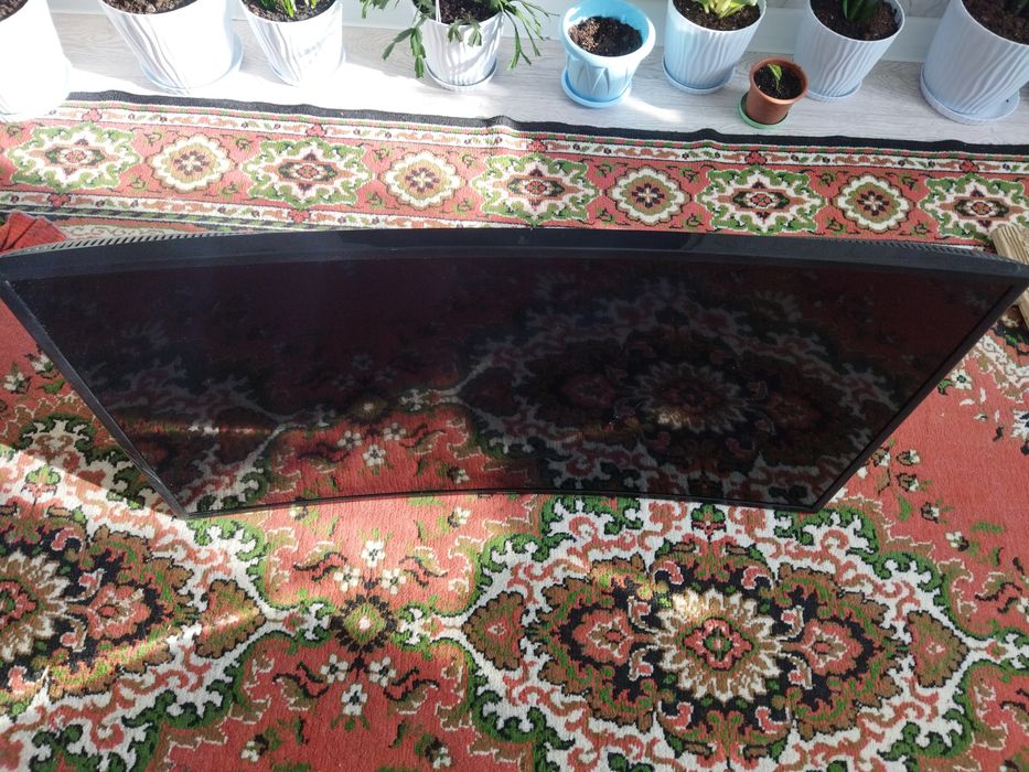 Продам на запчасти телевизор