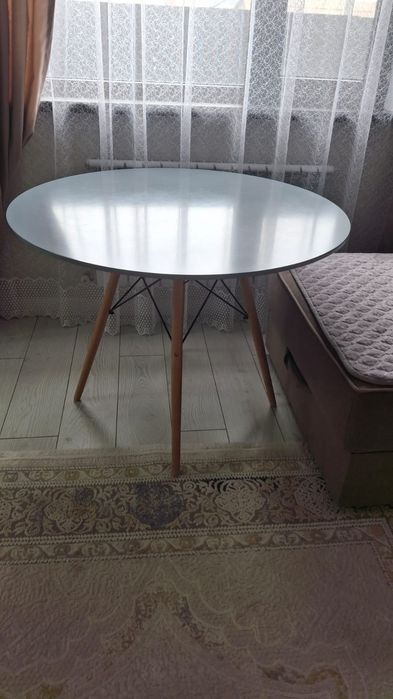 Стол круглый деревянный