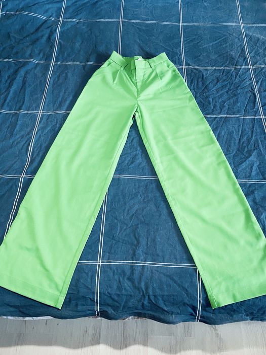 Нов зелен панталон H&M
