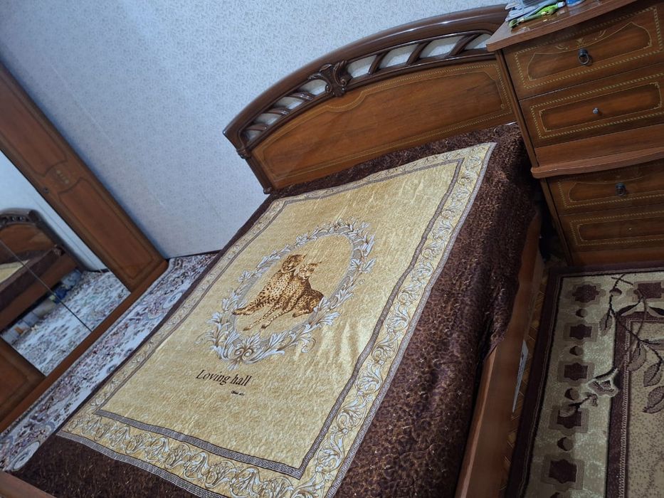 Продам спальный гарнитур