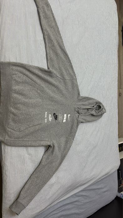 Продава се горнище на nike