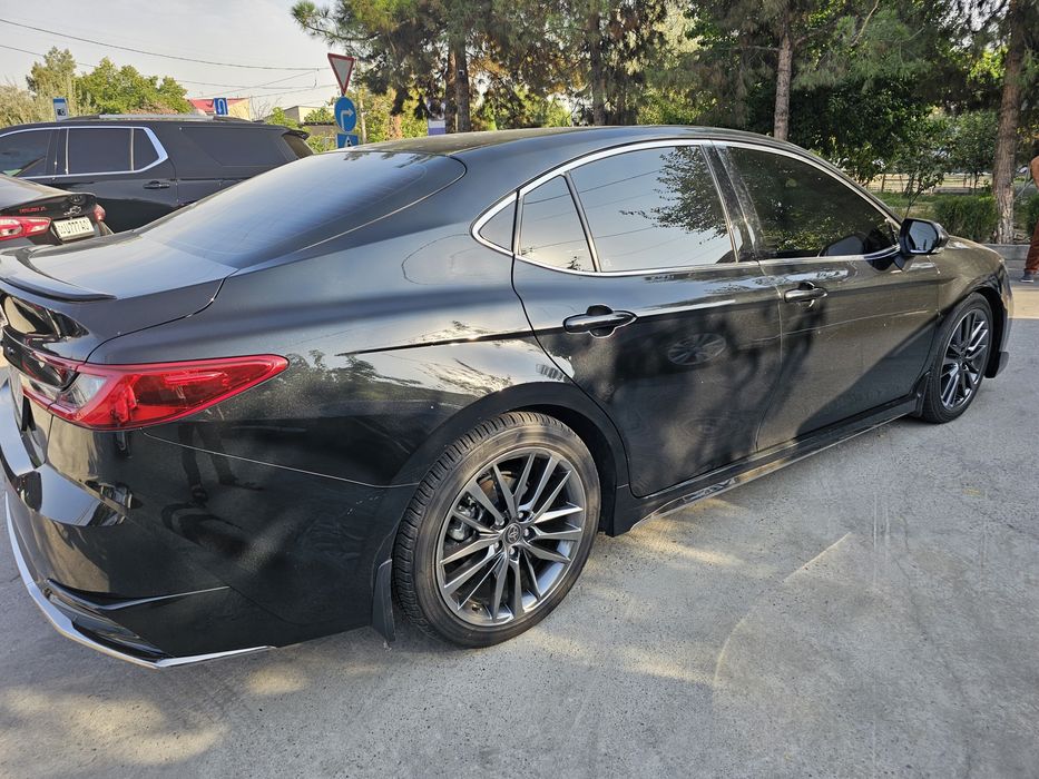 Toyota Camry 80. Gibrid Yili 2024. Yurgani 30000. Narxi 35200