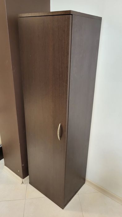 Висок шкаф с 3 рафта, цвят венге