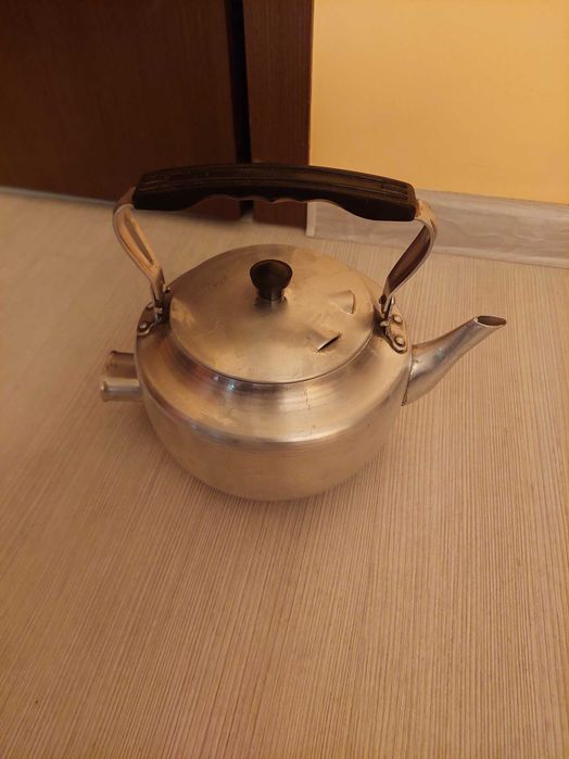 Ретро чайник за колекции