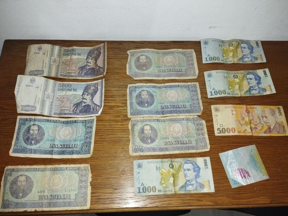 Vând bancnote ultimele două sunt cadou, pentru ce-i care vin după ele