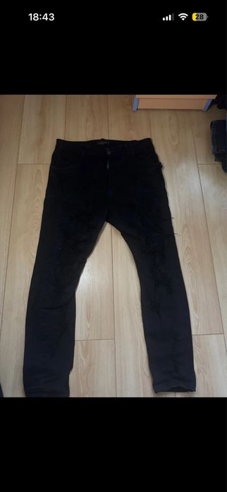 Blugi negri model ripped