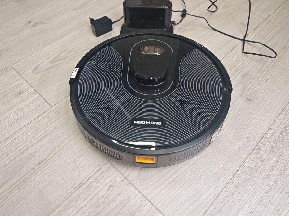 Робот-пылесос моющий REDMOND