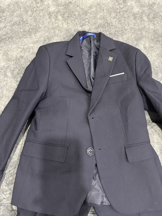 Продам костюм  тройка на мальчика.