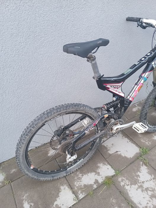 Bicicleta full-suspension Scott