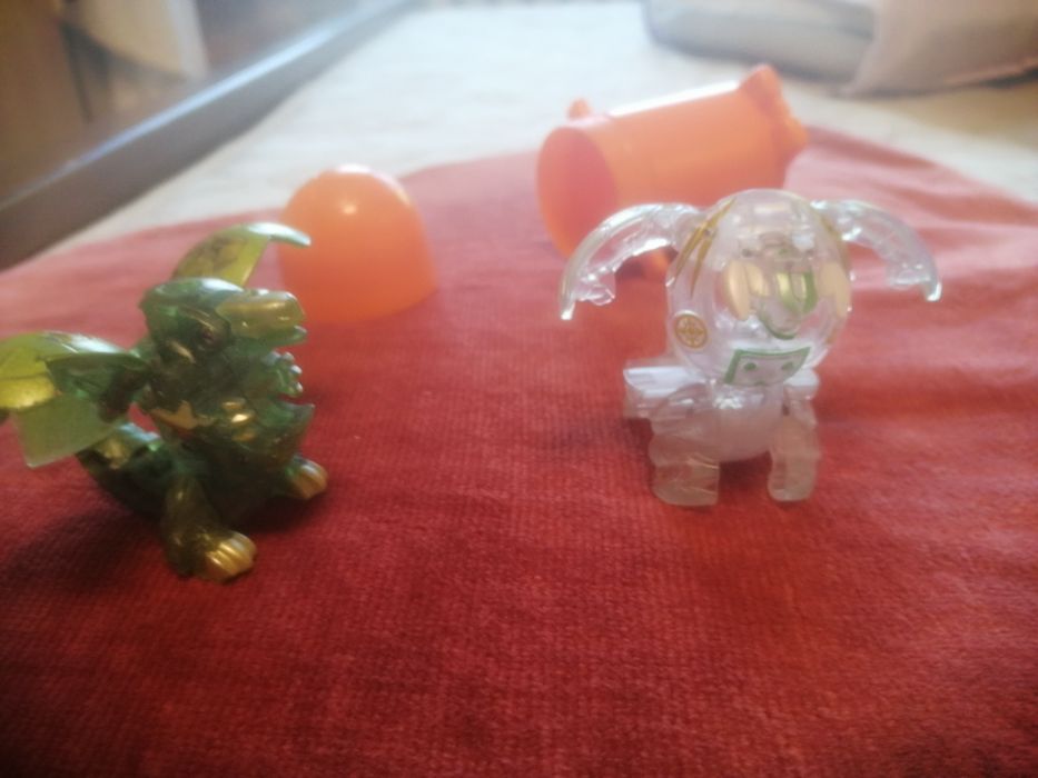 Бакуган Зелен Дракон и бял Дракон в кутия