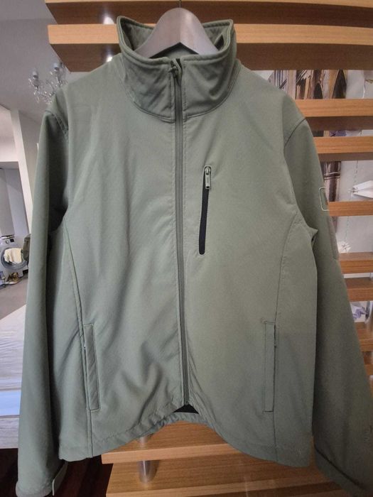 Softshell / Jacheta rezistenta la intemperii - marimea L