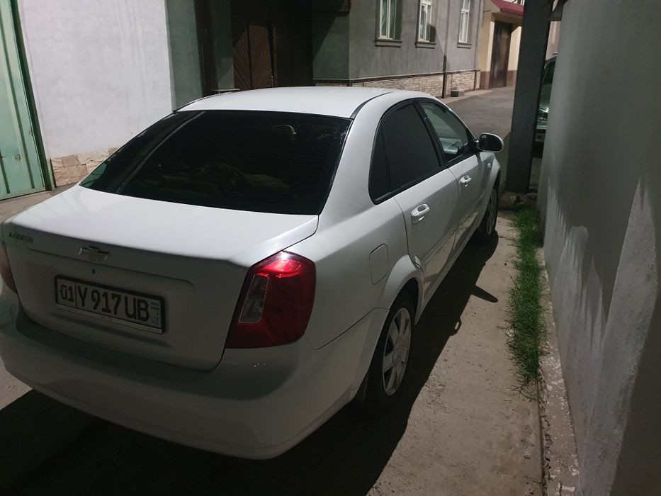 Lasetti 1,8 sotiladi