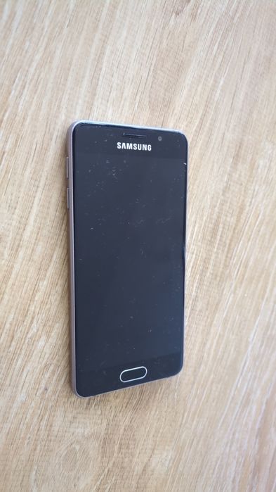 Продавам Samsung Galaxy A3 2016, модел SM-A310F.