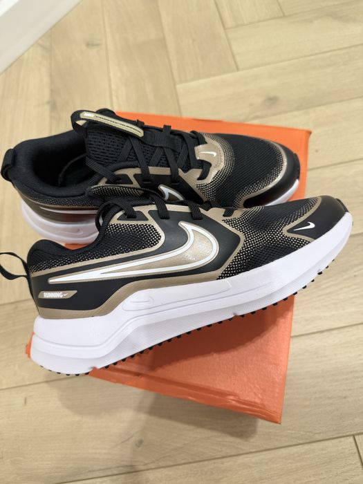 Продам Новые Кроссовки Nike