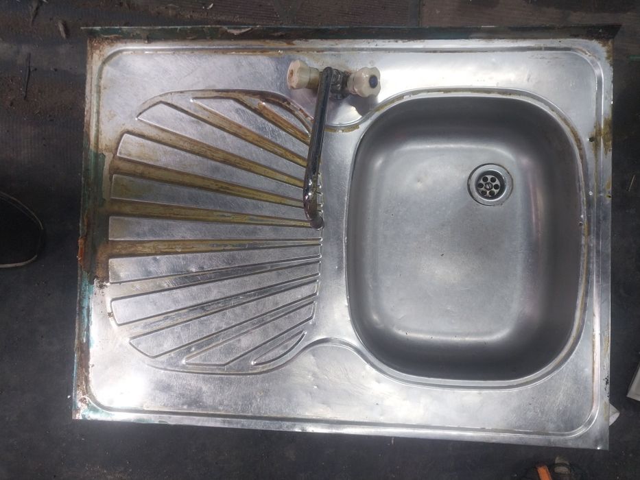 Раковины б/у недорого на дачу
