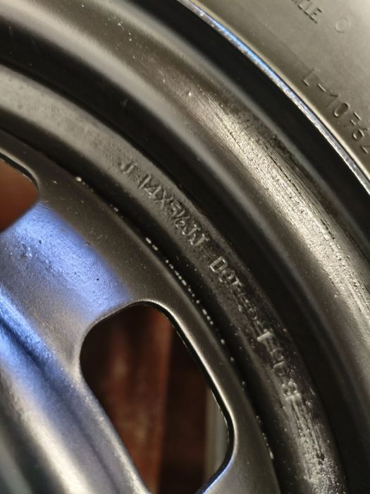 Продам резину на дисках.