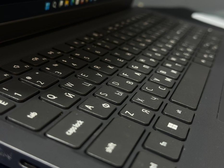 Офисный ноутбук Dell Intel core i5-1335U 16/512