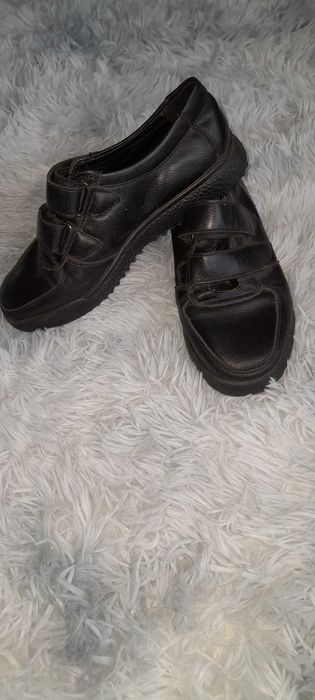 Туфли для мальчика на липучках