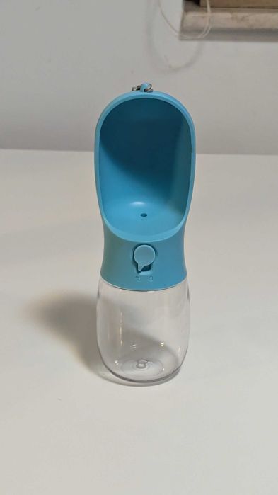 Sticlă portabilă pentru hidratare căței