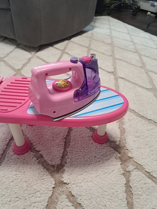 Детска дъска за гладене + ютия +две кошници за пазаруване