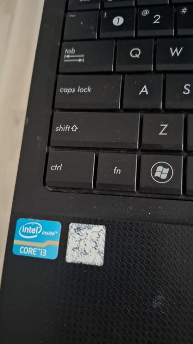 Vand laptop-uri pentru piese!