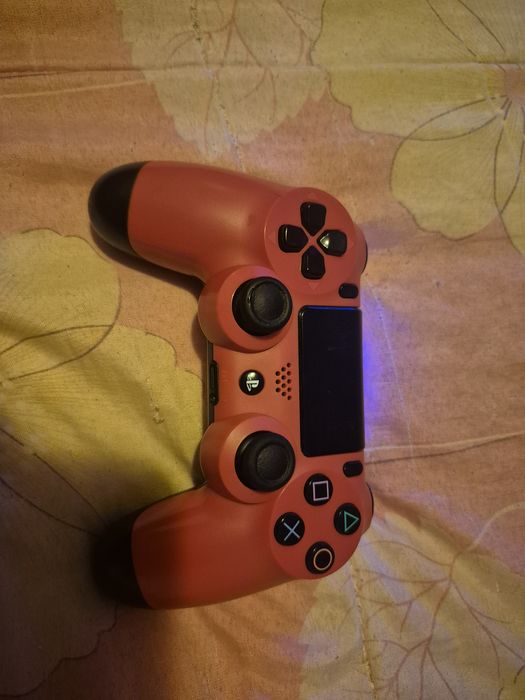 Vând ps4 pro 1tb