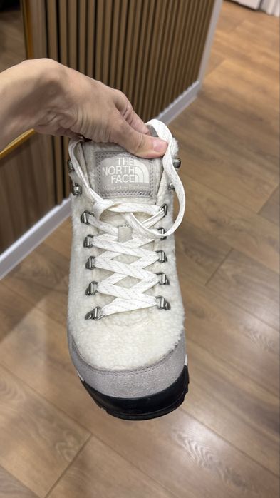 Продам ботинки The North Face
