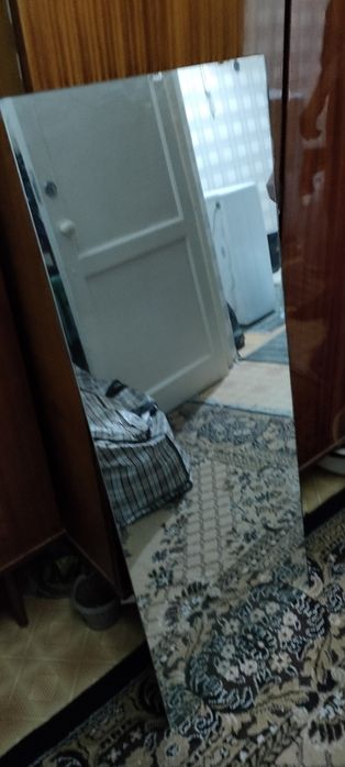 Продам зеркало целое