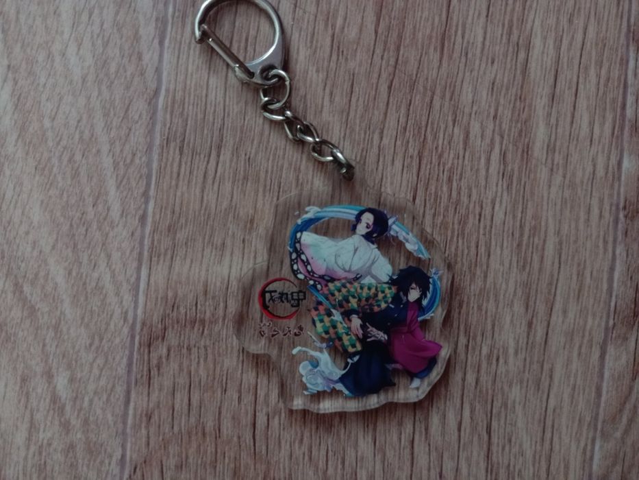 Брелок, значки, заметки, статуэтка.