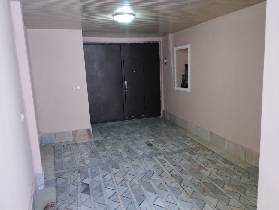 Ховли сотилади (Эски шахарда)