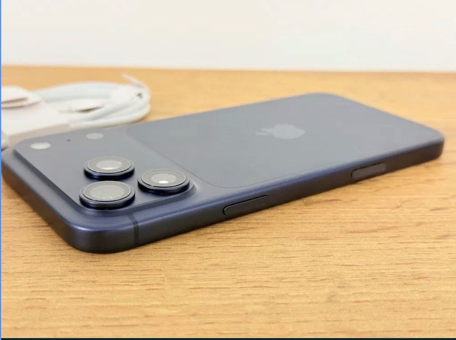 Iphone 17 pro-тъмно син без гаранция