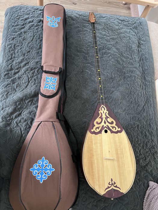 Продам домбру с чехлом