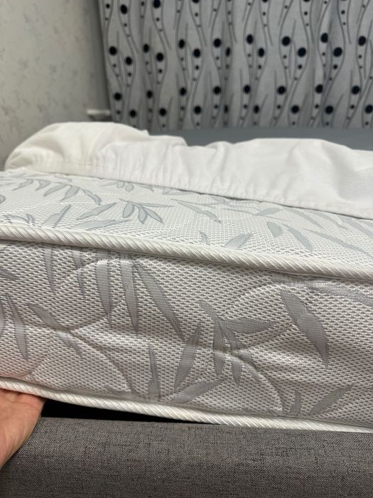 Продам двухспальную кровать