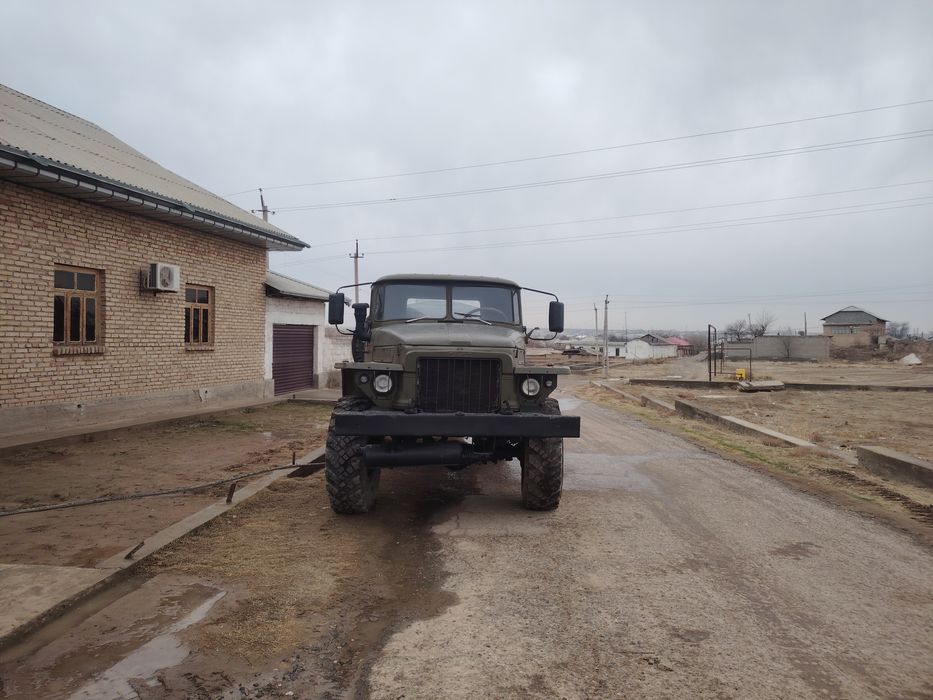 ural  vodovoz sotiladi zur xolatda